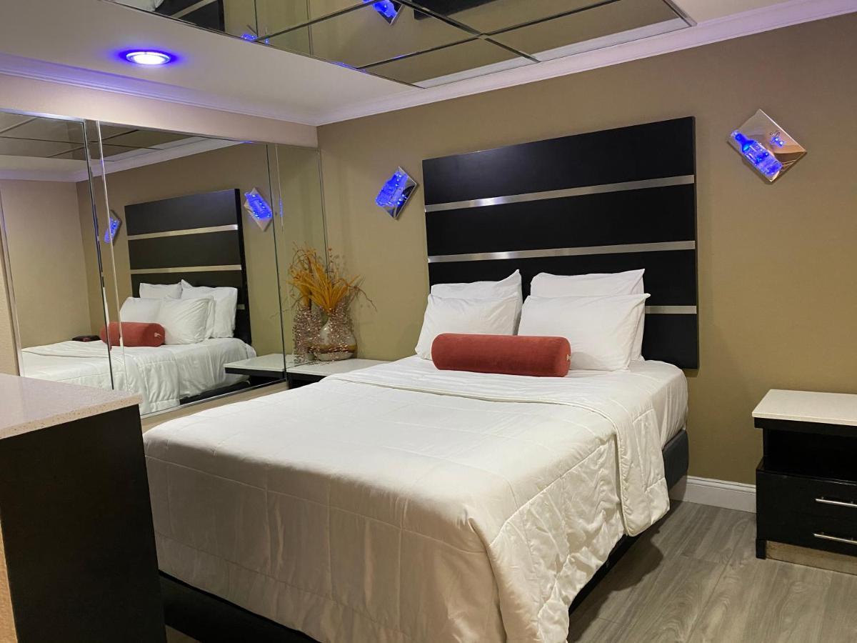 Relax Inn North Babylon Ngoại thất bức ảnh