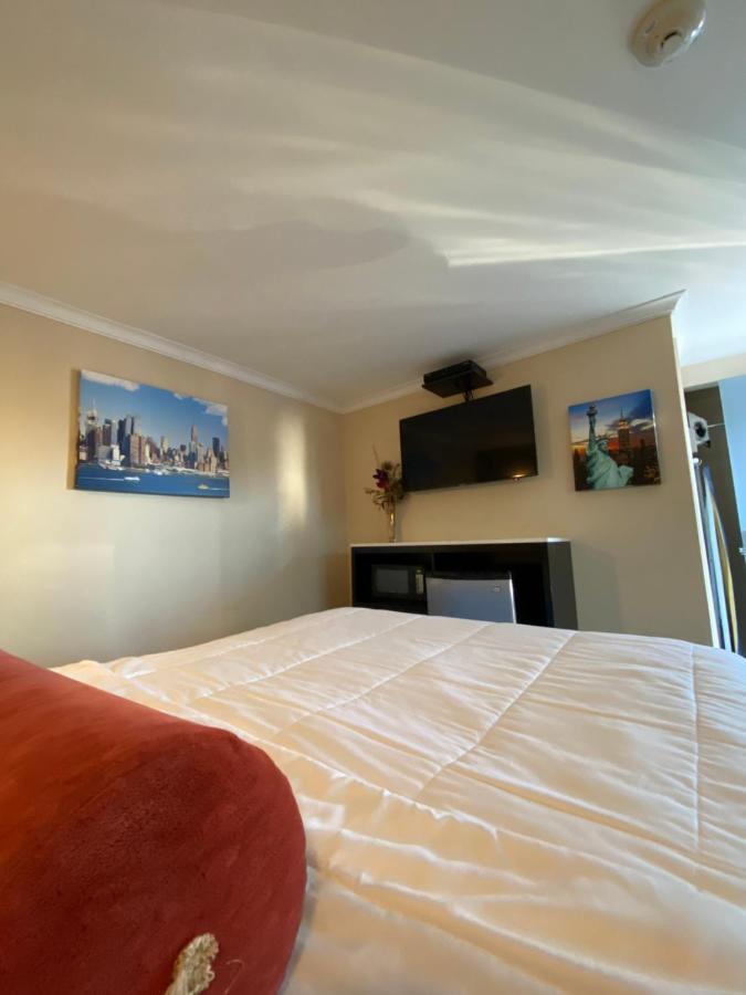 Relax Inn North Babylon Ngoại thất bức ảnh